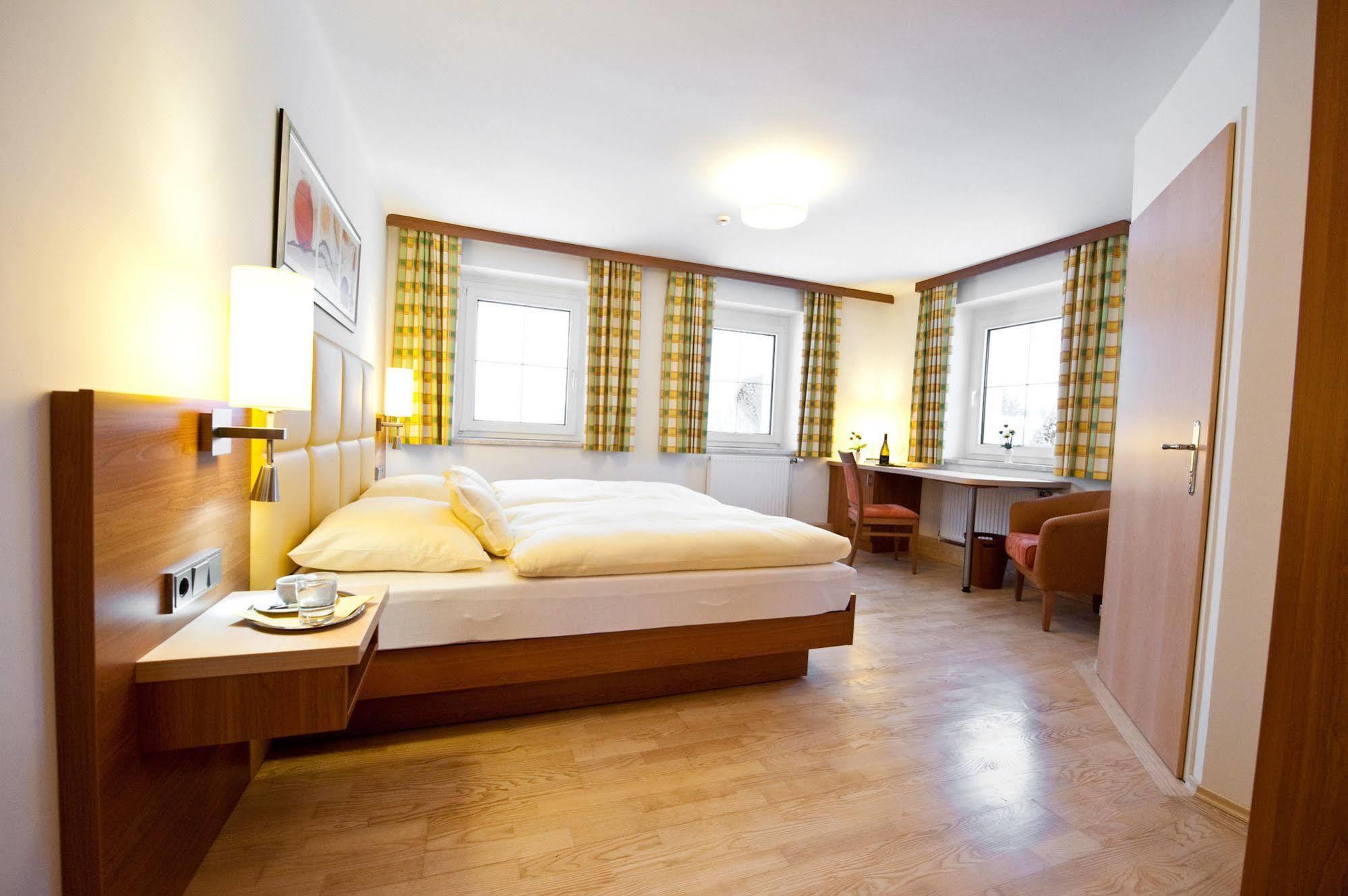 Hotel Sonnenhof Timelkam Buitenkant foto
